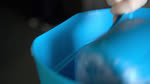 Vorschaubild Video 1 von Vikan Rundschöpfkelle, 1 Liter beidseitige Ausgüsse pink